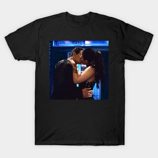 Sizzy First Kiss Music Moment T-Shirt by vickytoriaq